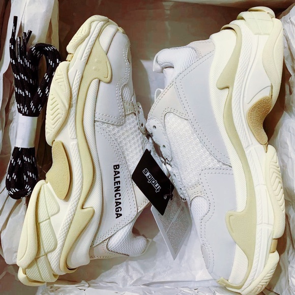 BNWT 100% Authentic Balenciaga Triple S Sneakers - Picture 2 of 4